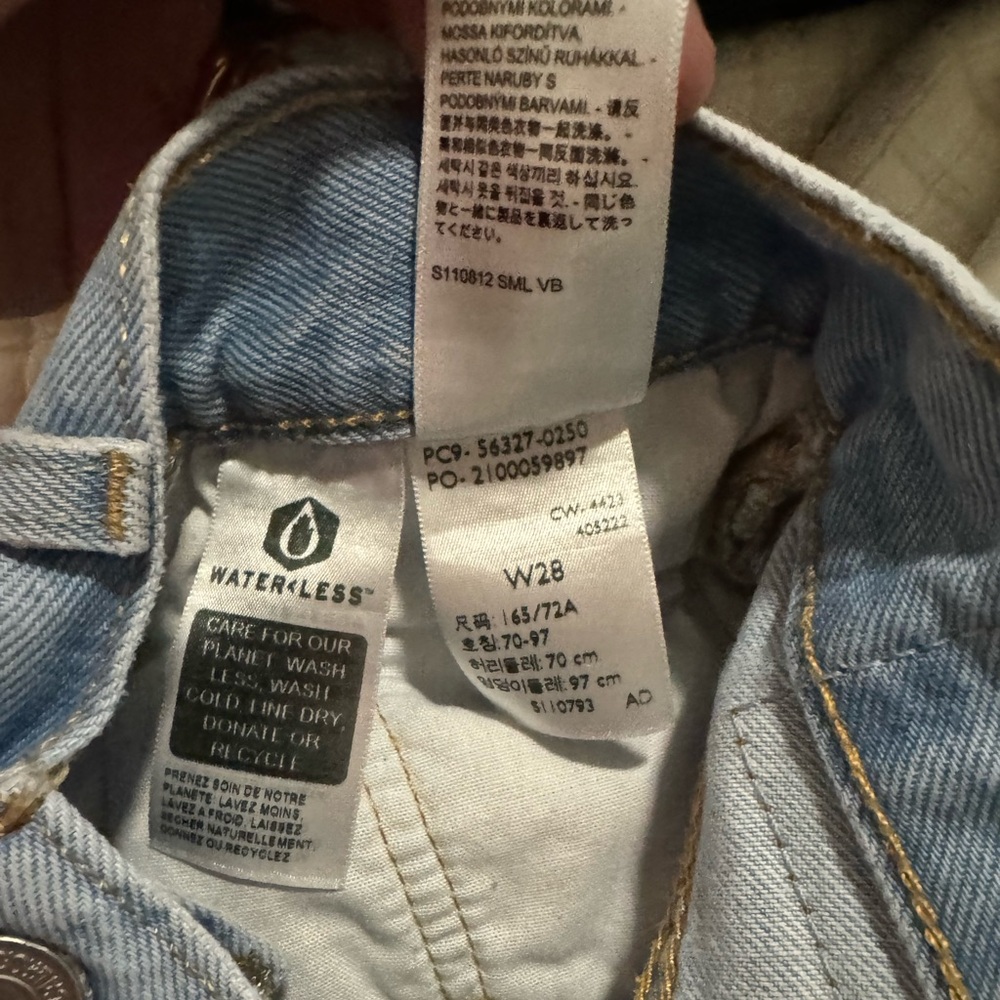 Levi’s 501 Jean Shorts Light Wash - Picture 5 of 7